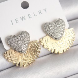 Pirinç Gold Renk İşleme Detaylı Yelpaze Zirkon Taşlı Kalp Model Kadın Küpe