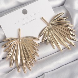 Pirinç Gold Renk Yaprak Model Kadın Küpe