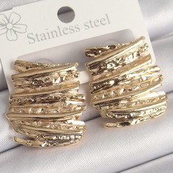Pirinç Gold Renk İşlemeli Kare Plaka Model Kadın Küpe