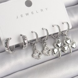 Pirinç Gümüş Renk Sallantı Zirkon Taşlı Yonca Model Kadın Küpe Seti