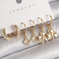 Pirinç Gold Renk Sallantı Zirkon Taşlı Yonca Model Kadın Küpe Seti