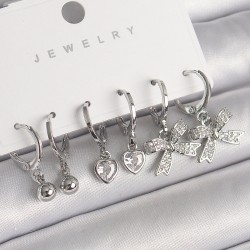 Pirinç Gümüş Renk Sallantı Zirkon Taşlı Kurdele Model Kalp Detay Kadın Küpe Seti