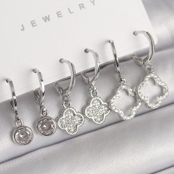 Pirinç Gümüş Renk Sallantı Zirkon Taşlı Yonca Model Kadın Küpe Seti