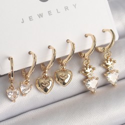 Pirinç Gold Renk Sallantı Zirkon Taşlı Kalp Model Taç Detay Kadın Küpe Seti