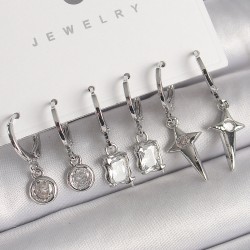 Pirinç Gümüş Renk Sallantı Kare Zirkon Taşlı Yıldız Model Kadın Küpe Seti