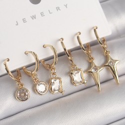 Pirinç Gold Renk Sallantı Kare Zirkon Taşlı Yıldız Model Kadın Küpe Seti
