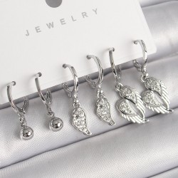 Pirinç Gümüş Renk Sallantı Zirkon Taşlı Kanat Model Topçuk Detay Kadın Küpe Seti