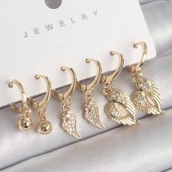 Pirinç Gold Renk Sallantı Zirkon Taşlı Kanat Model Topçuk Detay Kadın Küpe Seti