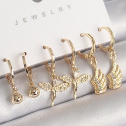 Pirinç Gold Renk Sallantı Zirkon Taşlı Melek Model Kanat Detay Kadın Küpe Seti