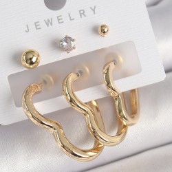 Pirinç Gold Renk Kalp Model Zirkon Taşlı Topçuk Detay Kadın Küpe Seti