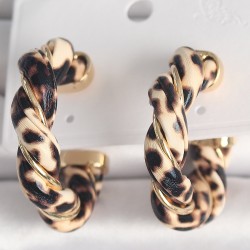 Pirinç Gold Renk Sarmal Leopar Desen Halka Model Kadın Küpe