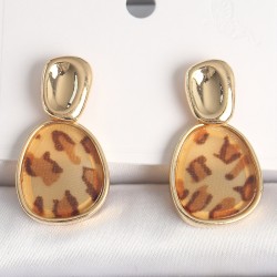 Pirinç Gold Renk Sallantı Leopar Desen Kare Model Kadın Küpe