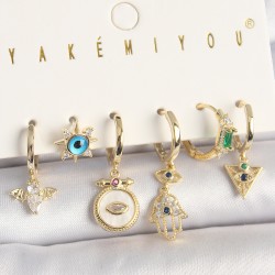 Pirinç Gold Renk Zirkon Taşlı Fatma Ana El Figür Nazar Boncuk Detay 6'Lı Kadın Kombin Küpe