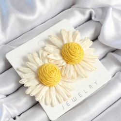Papatya Model Beyaz Ve Sarı Renk Kadın Küpe