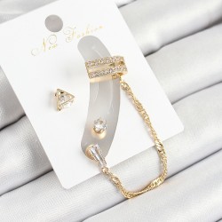 Pirinç Üçgen Figürlü Zirkon Taşlı Gold Renk 3'lü Kıkırdak Kadın Küpe Set