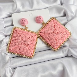 Pembe Kare Figürlü Hasır Örgü Model Gold Renk Kadın Küpe