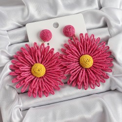 Pembe Papatya Figürlü Hasır Örgü Model Gold Renk Kadın Küpe