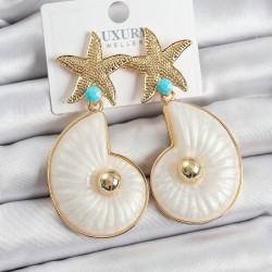 Pirinç Deniz Yıldızı Ve Kabuğu Figürlü Gold Renk Kadın Küpe