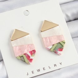Pirinç Mermer Desenli Vintage Geometrik Model Gold Renk Kadın Küpe
