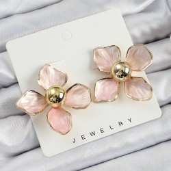 Pirinç Pembe Çiçek Vintage Model Gold Renk Kadın Küpe