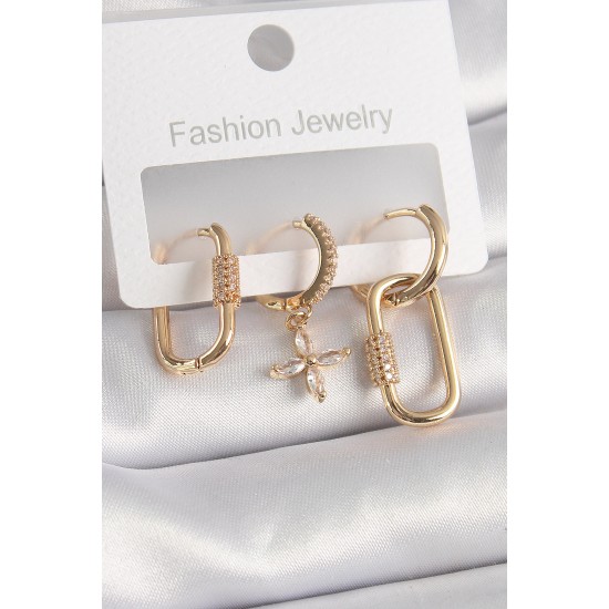 Pirinç Gold Renk Zirkon Taşlı Kare Model Çiçek Figür Kadın Küpe Pirinç Gold Renk Zirkon Taşlı Kare Model Çiçek Figür Kadın Küpe