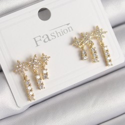 Pirinç Gold Renk Zirkon Taşlı 3'Lü Sallantı Yıldız Model Kadın Küpe