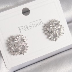 Pirinç Gümüş Renk Zirkon Taşlı Yonca Model Kadın Küpe