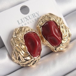 Pirinç Gold Renk Kırmızı Oval İşleme Detay Vintage Kadın Küpe