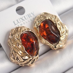 Pirinç Gold Renk Volkanik Oval İşleme Detay Vintage Kadın Küpe