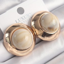 Pirinç Gold Renk Beyaz Doğal Taşlı Daire Model Vintage Kadın Küpe