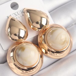 Pirinç Gold Renk Damla Model Beyaz Zirkon Taşlı Vintage Kadın Küpe