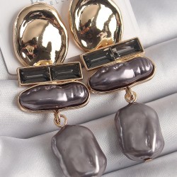 Pirinç Gold Renk Zirkon Taşlı Füme İnci Ezme Model Vintage Kadın Küpe