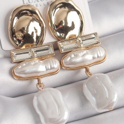 Pirinç Gold Renk Zirkon Taşlı Beyaz İnci Ezme Model Vintage Kadın Küpe