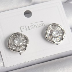 Pirinç Gümüş Renk Zirkon Taşlı Yonca Model Kadın Küpe