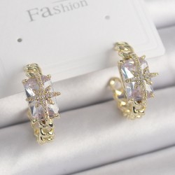Pirinç Gold Renk Zirkon Taşlı Kutup Yıldızı İşlemeli Kadın Küpe