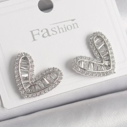 Pirinç Gümüş Renk Zirkon Taşlı Kalp Model Kadın Küpe
