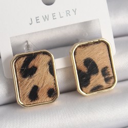 Pirinç Gold Renk Kare Leopar Desen Model Kadın Küpe