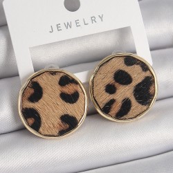 Pirinç Gold Renk Daire Plaka Model Leopar Desenli Kadın Küpe