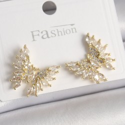 Pirinç Gold Renk Zirkon Taşlı Kelebek Model Kadın Küpe