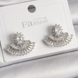 Pirinç Gümüş Renk Zirkon Taşlı Yelpaze Model Kadın Küpe
