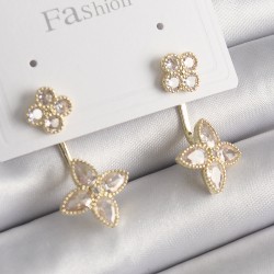 Pirinç Gold Renk Zirkon Taşlı Yonca Model Kadın Küpe