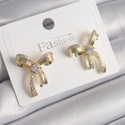 Pirinç Gold Renk Zirkon Taşlı Fiyonk Model Kadın Küpe