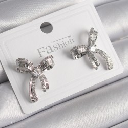 Pirinç Gümüş Renk Zirkon Taşlı Fiyonk Model Kadın Küpe