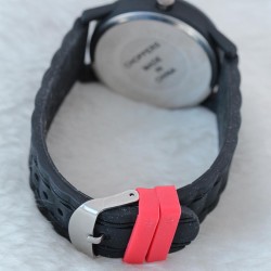 Siyah Renk Silikon Kordonlu Kabartlamalı İç Tasarımlı Kırmızı Spor Kasa Kadın Kol Saati