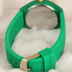 Yeşil Renk Silikon Kordonlu Kadın Kol Saati Saat