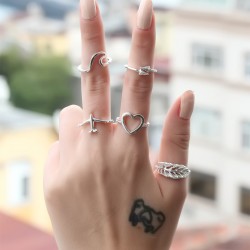 Gümüş Renkli Kalpli ve Yapraklı 5li Yüzük Seti