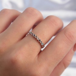 Pirinç Gümüş Renk Karışık Renkli Minimal Sıralı Zirkon Taş Tasarımlı Ayarlanabilir Yüzük