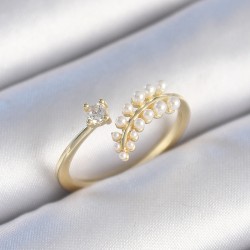 Pirinç Gold Renk Zirkon Taşlı İncili Yaprak Model Kadın Yüzük