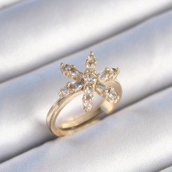 Pirinç Gold Renk Zirkon Taşlı Çiçek Model Kadın Yüzük