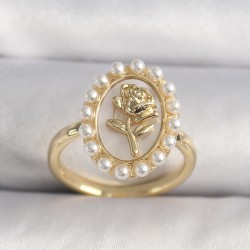 Pirinç Gold Renk Beyaz Sedefli Gül Porte Model İnci Detay Kadın Yüzük